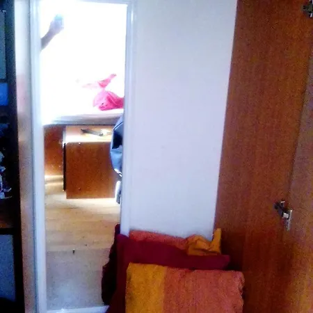 1a 3 Comfortable Room, Private Calm Apartment, Next To Center, Inclusive Private Car Park, Full Equipped Kitchen, 100mbps Wifi, One Minute To Tram Station, Smart Tv, Etc! Whatsapp Support, No Additional Costs! Mannheim