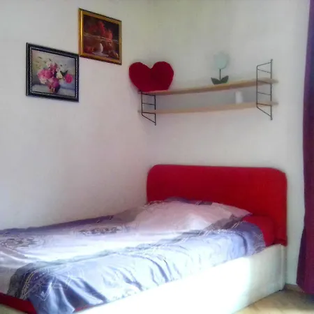 1a 3 Comfortable Room, Private Calm Apartment, Next To Center, Inclusive Private Car Park, Full Equipped Kitchen, 100mbps Wifi, One Minute To Tram Station, Smart Tv, Etc! Whatsapp Support, No Additional Costs! *